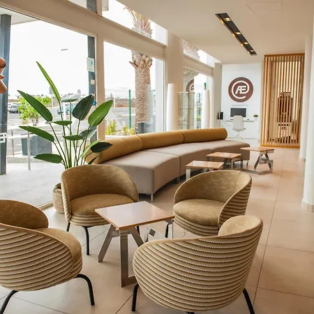 艾括拉兰萨罗特套房酒店