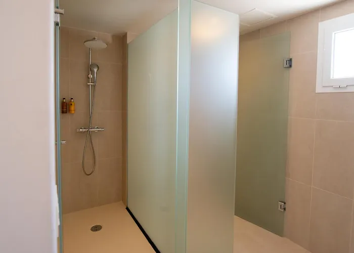 艾括拉兰萨罗特套房酒店