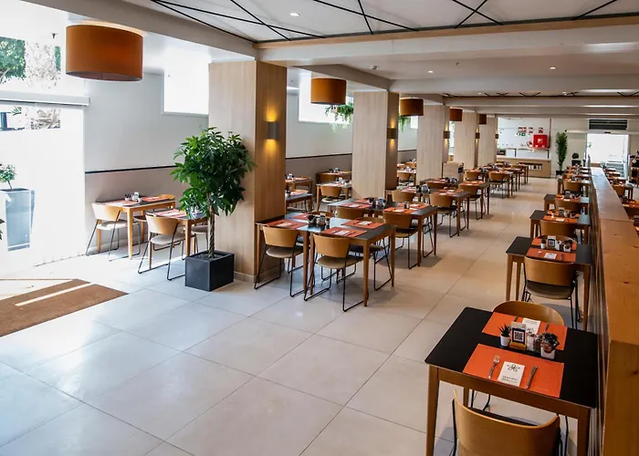 艾括拉兰萨罗特套房酒店 4* 卡门港