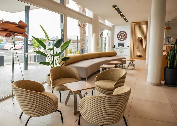 艾括拉兰萨罗特套房酒店