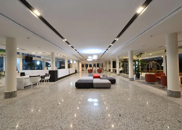 Aequora Lanzarote بويرتو ذيل كارمين