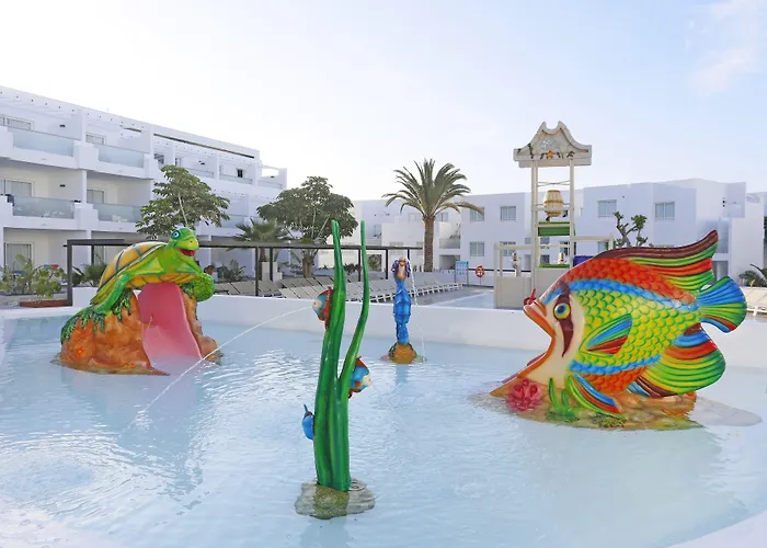 艾括拉兰萨罗特套房酒店