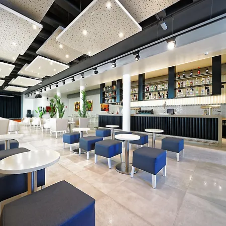 艾括拉兰萨罗特套房酒店 4* 卡门港